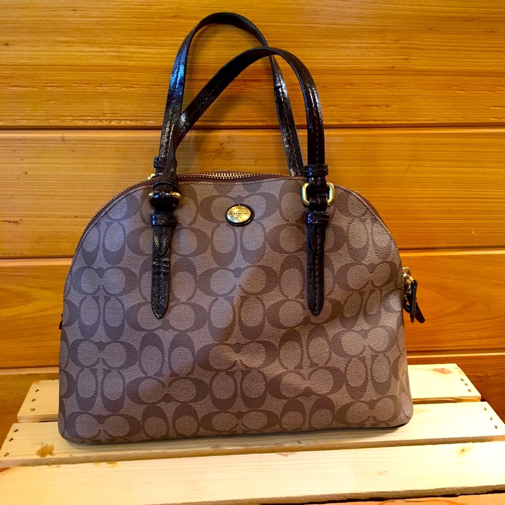 COACH Pocket Book